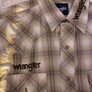 Wrangler long sleeve button up shirt